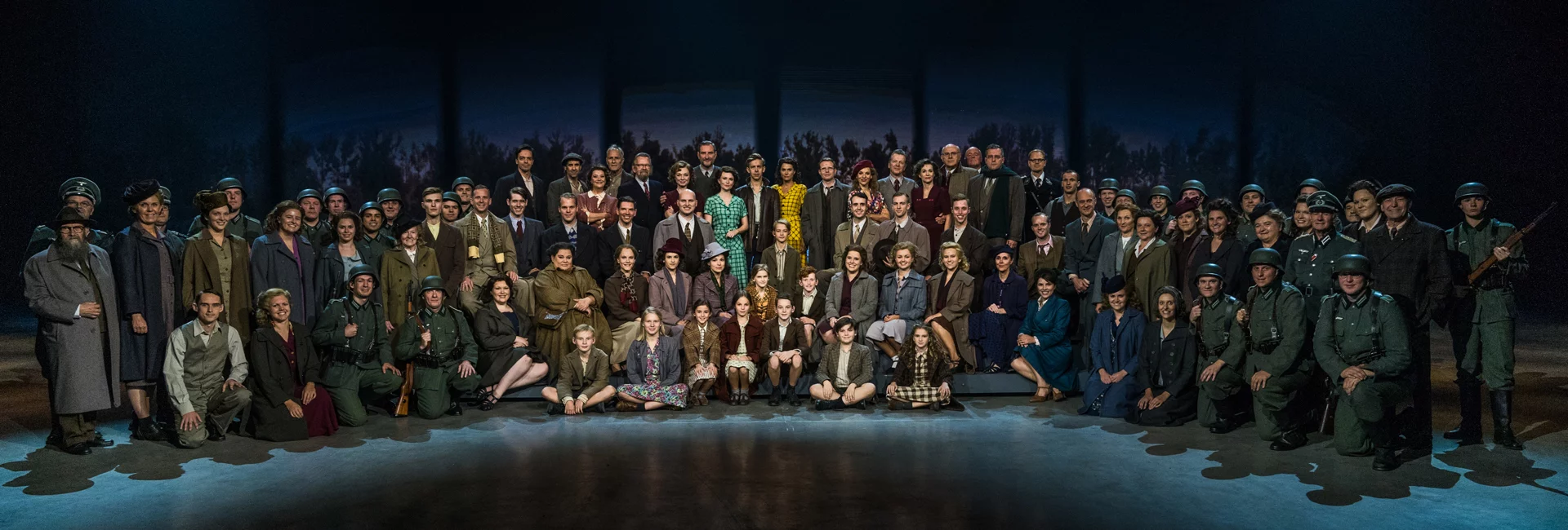 Eerste beelden van spektakel-musical 40-45 maken indruk!