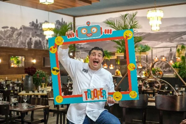 Ouderraad Vrije Basisschool Opitter is de winnaar van de Trooper Pasta Festa met njam!-chef Peppe Giacomazza!