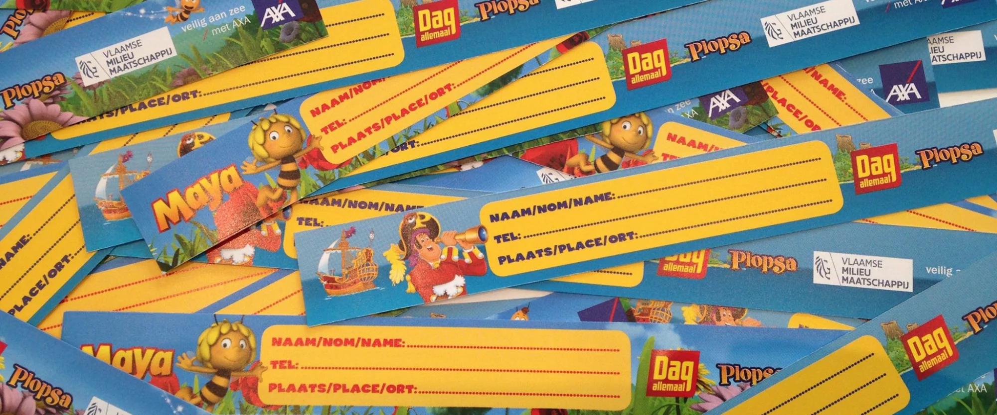Beleef deze zomer onbezorgd strandplezier met de polsbandjes van Maya de Bij en Piet Piraat! 