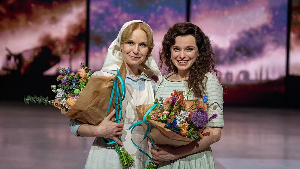 Free Souffriau en Lotte Stevens stralen in honderdste voorstelling van spektakel-musical 14-18