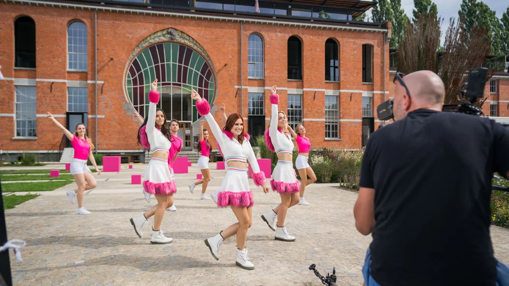 K3 kleurt het najaar met nieuwe clip Altijd blijven dromen