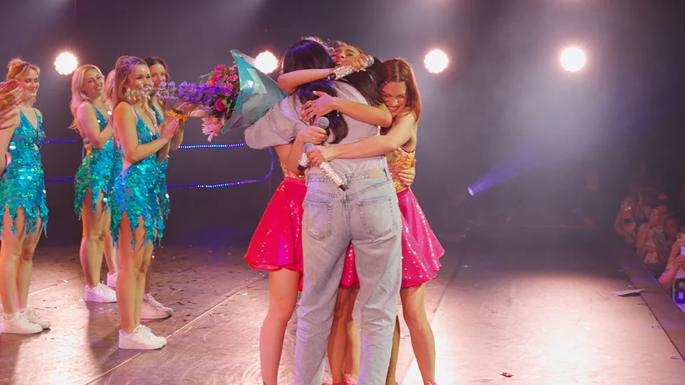 Marthe verrast Nora met emotioneel bloemenmoment tijdens laatste show