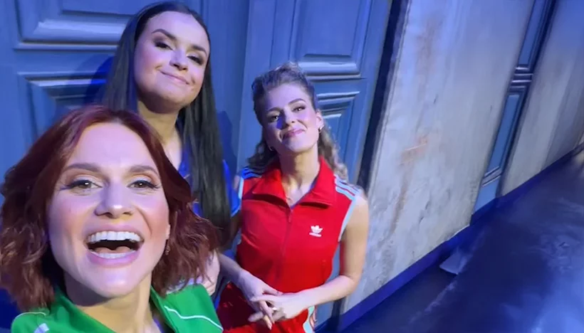 Afbeelding nieuwsartikel: 'K3 geeft een rondleiding op het podium van de Gi-Ga Gantische Kerstshow'